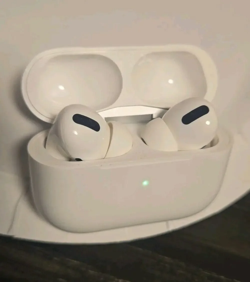 Apple AirPods Pro 1st Generation A2084 A2083 with Wireless Charging Case A2190